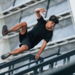 Akrobatyczny parkour i freerunning w miejskiej dżungli – jak zacząć bezpiecznie