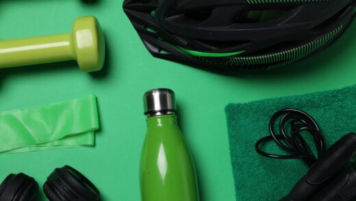 Eko‑fitness: sprzęt z recyklingu i ubrania z włókien roślinnych