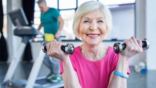 Fitness dla dojrzałych: programy dla osób 50+ i znaczenie siły dla długowieczności